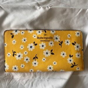 Kate Spade Daisy Wallet